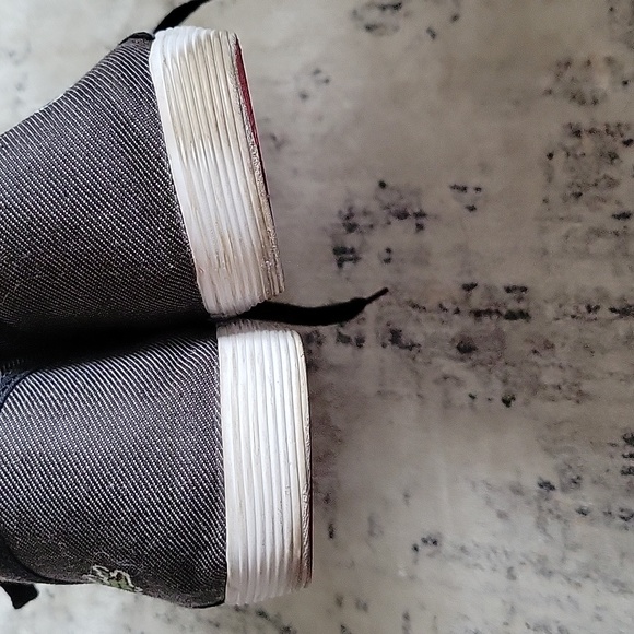 Men's grey Lacoste canvas shoes - Picture 5 of 8